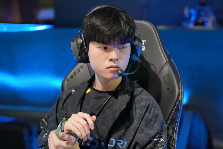 犹豫地出手 犹豫地出手