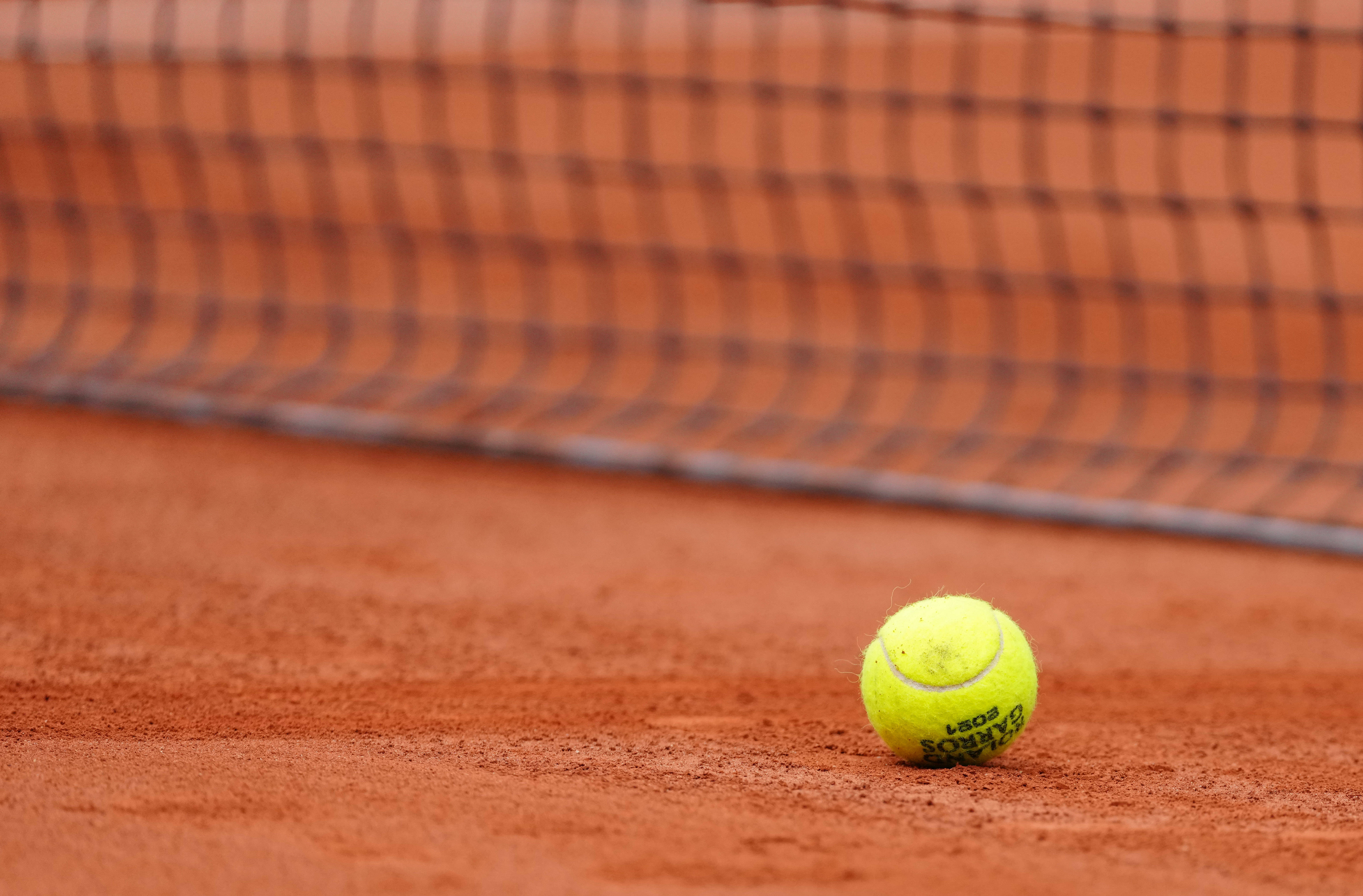 尽管交易仍 尽管交易仍